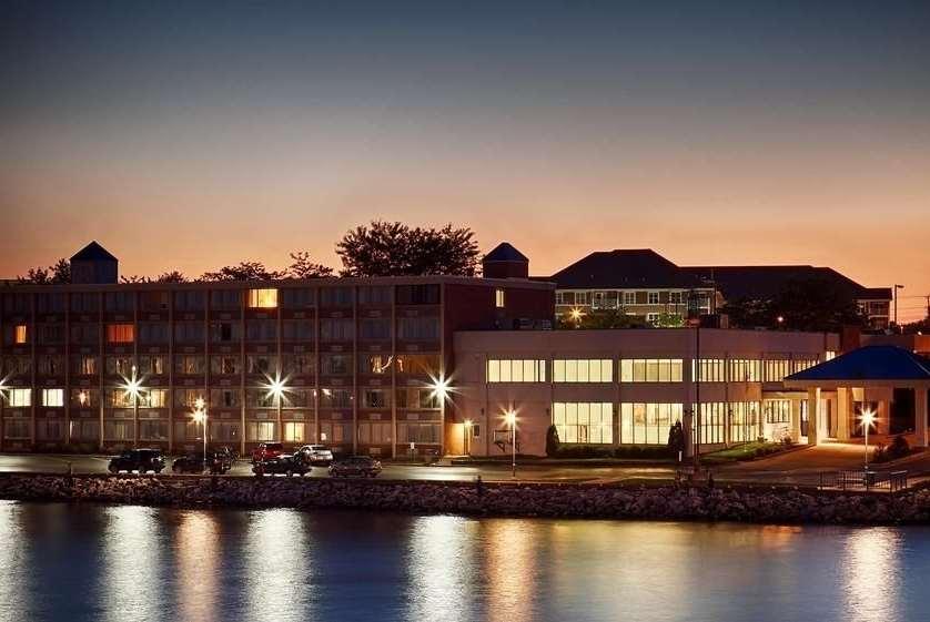 Hotel Wyndham Garden Kenosha Harborside Exterior foto