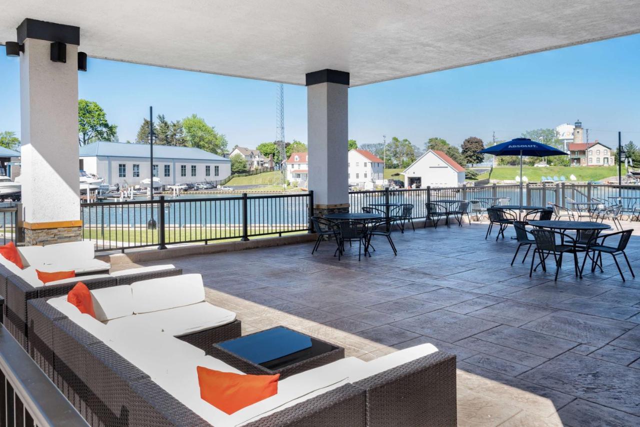 Hotel Wyndham Garden Kenosha Harborside Exterior foto