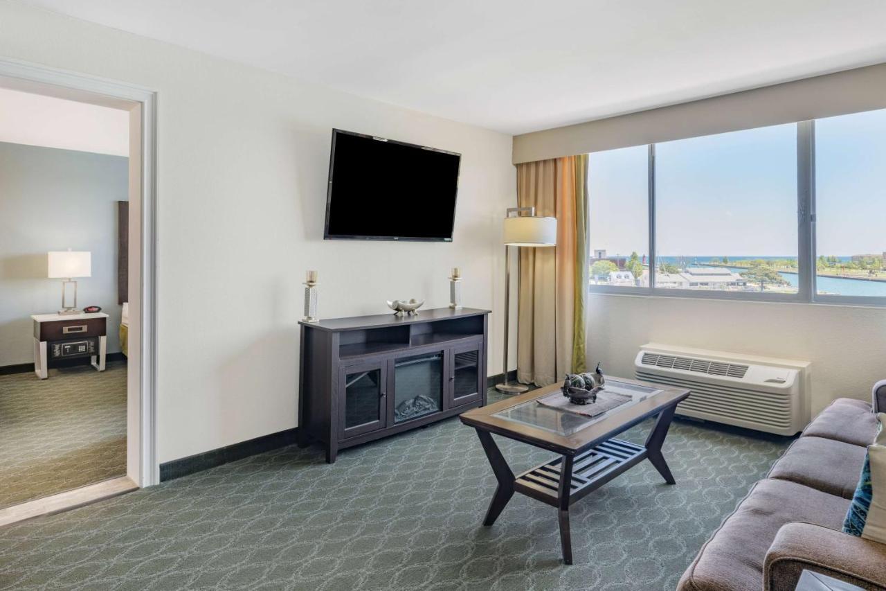Hotel Wyndham Garden Kenosha Harborside Exterior foto