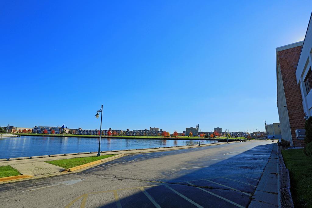 Hotel Wyndham Garden Kenosha Harborside Exterior foto