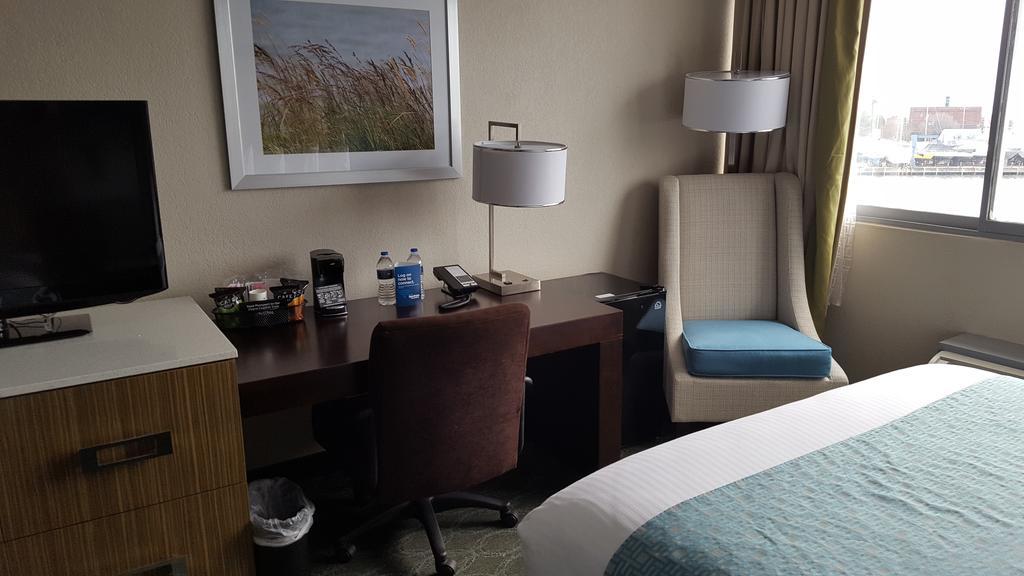 Hotel Wyndham Garden Kenosha Harborside Exterior foto